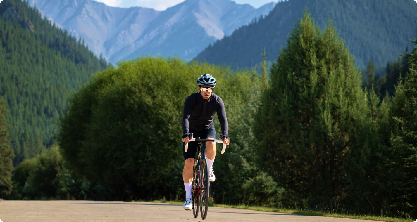 Cyclist scene used to show BleeqUp Rover 3K 60FPS HDR outdoor recording